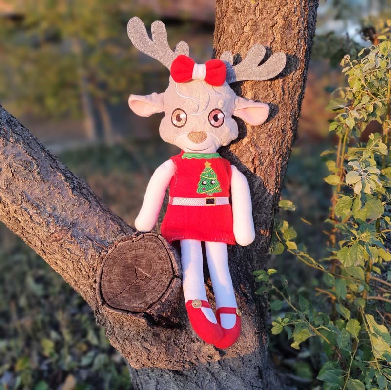 Sammy reindeer Doll 4 SIZES ith machine embroidery design