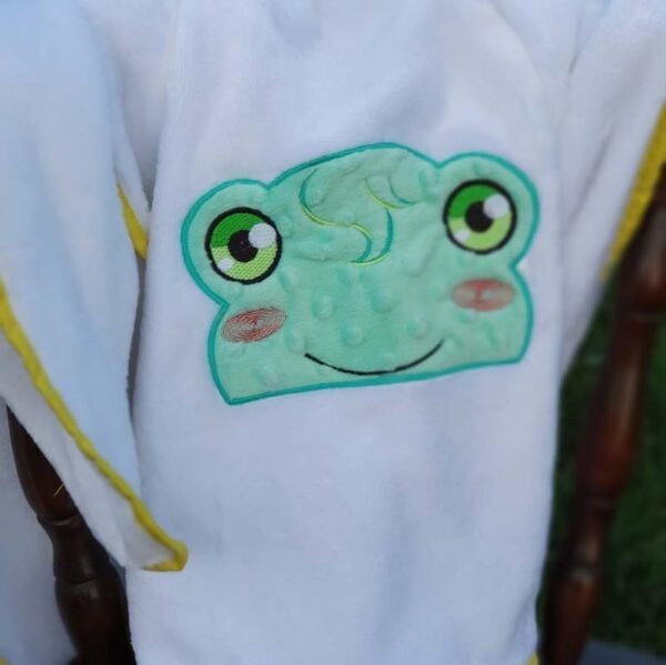 Rue frog Peeker machine embroidery design